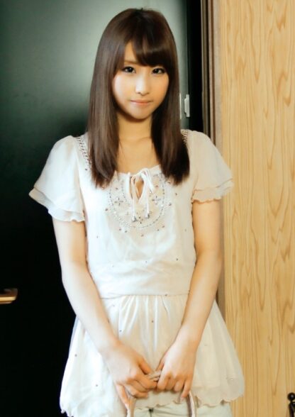 Shunka Ayami Photo Book: Naked Housekeeper (Paperback Edition)