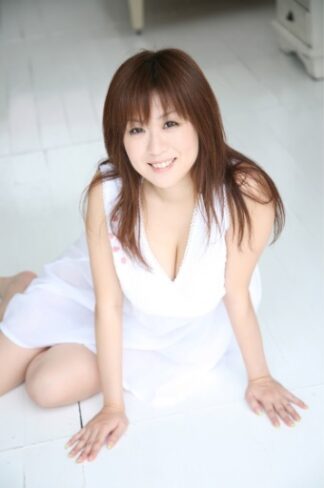 Nana Aoyama Photo Book: Big Breasts Young Wife (Paperback)