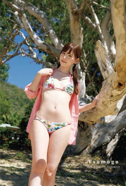 Tsumugi Akari 1st. Photo Book: Tsumugu (Re-edited Paperback Edition) - Image 2